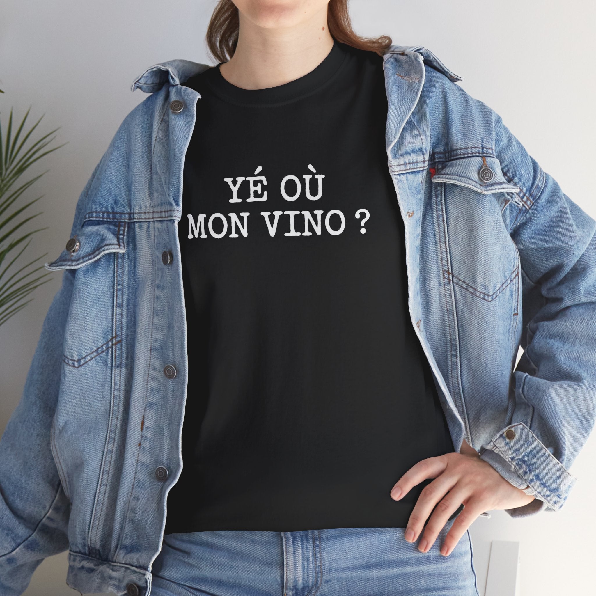 T-shirt Graphique « Yé où mon vino ? »  L'Uniforme Officiel du 5 à 7
